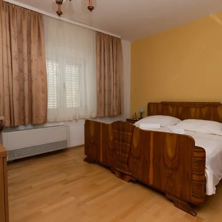 Pansion Epetium 3* Stobreč