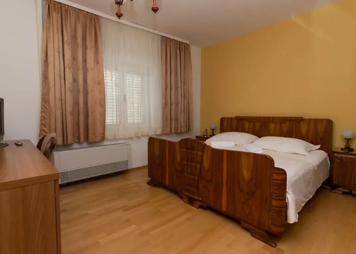 Pansion Epetium 3* Stobreč